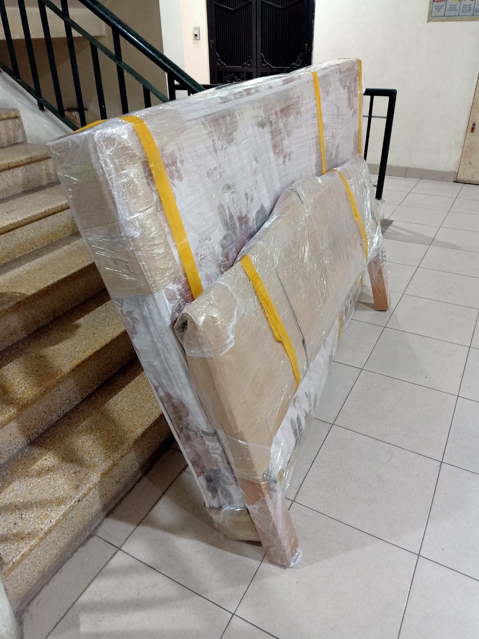 Gửi hàng Hà Nội Sài Gòn: cách đóng gói bàn ghế, đồ gỗ khi vận chuyển đi xa